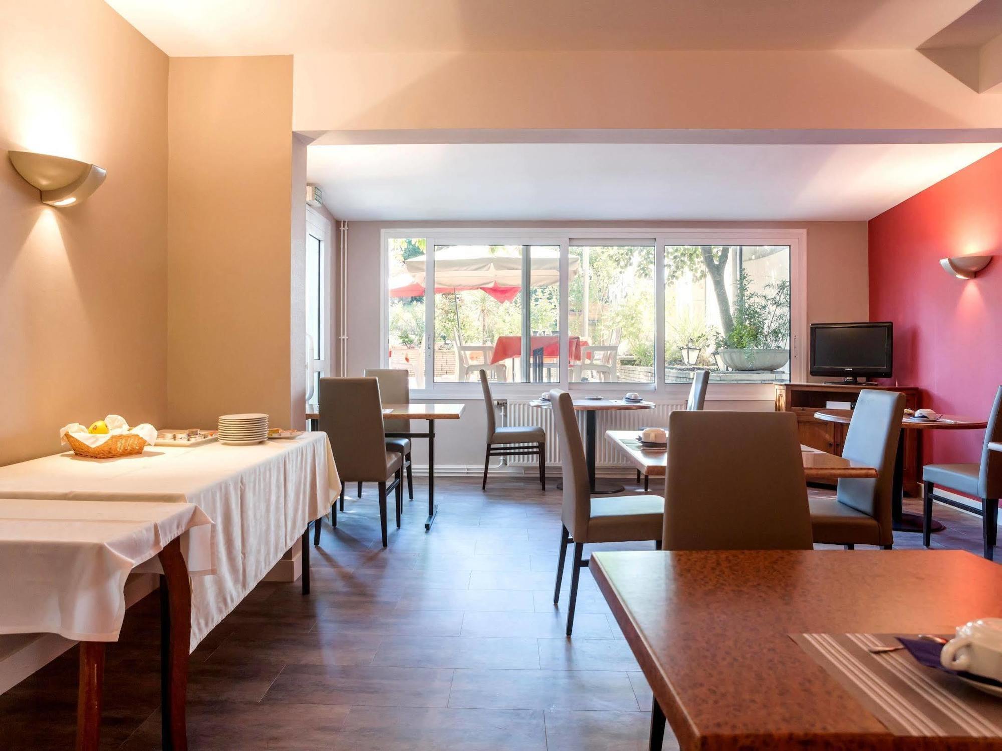 Hotel Restaurant La Boule D'Or Barbezieux-Saint-Hilaire Zewnętrze zdjęcie