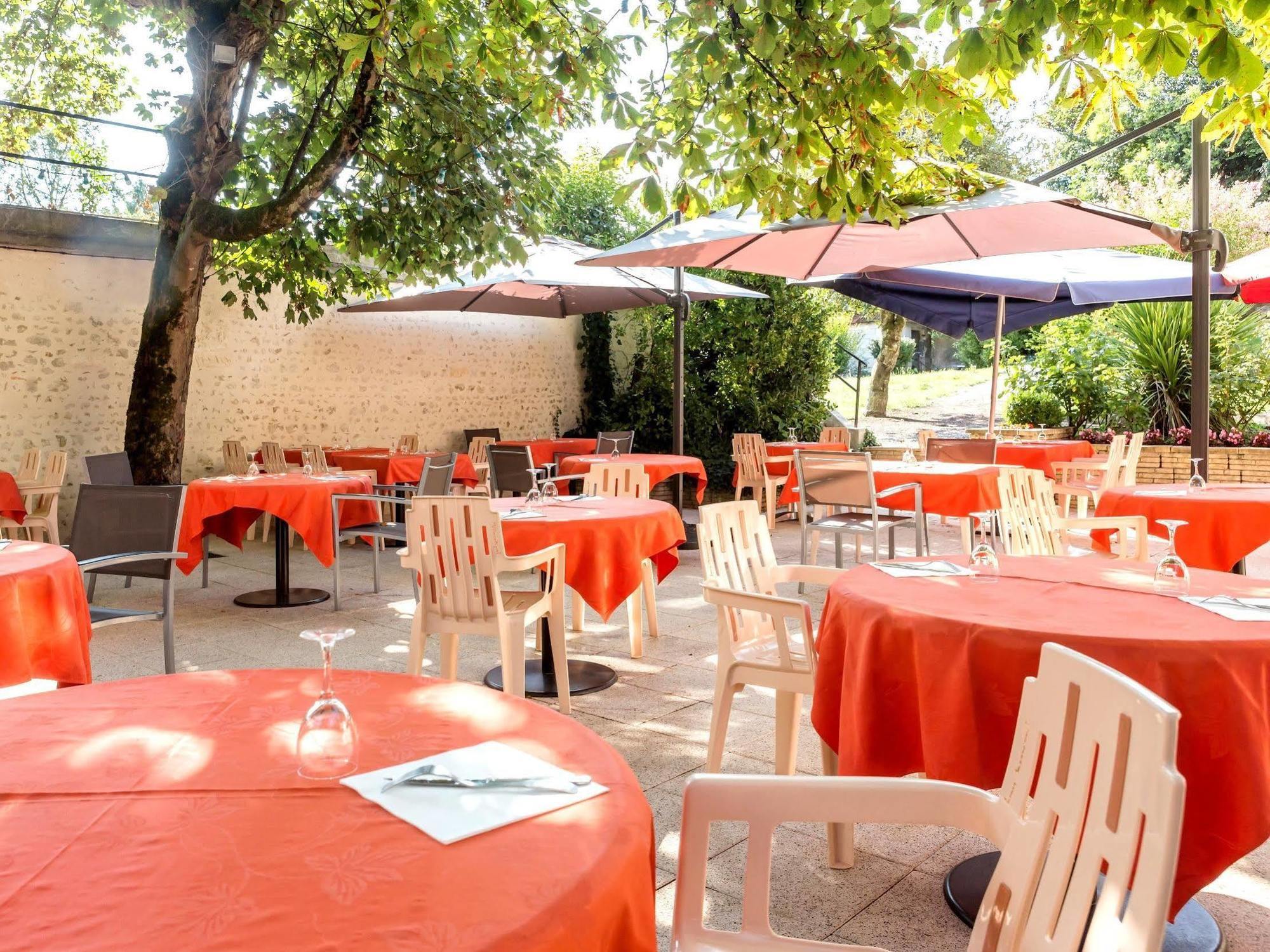 Hotel Restaurant La Boule D'Or Barbezieux-Saint-Hilaire Zewnętrze zdjęcie