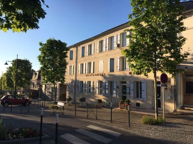 Hotel Restaurant La Boule D'Or Barbezieux-Saint-Hilaire Zewnętrze zdjęcie
